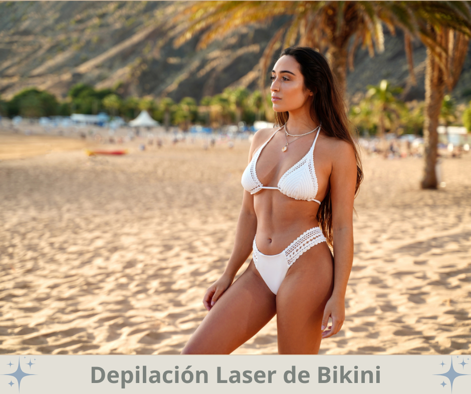 Mujer en la playa con bikini blanco después de depilación láser de bikin