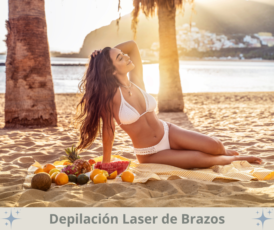 Mujer con brazos suaves y libres de vello gracias a depilación láser segura y efectiva